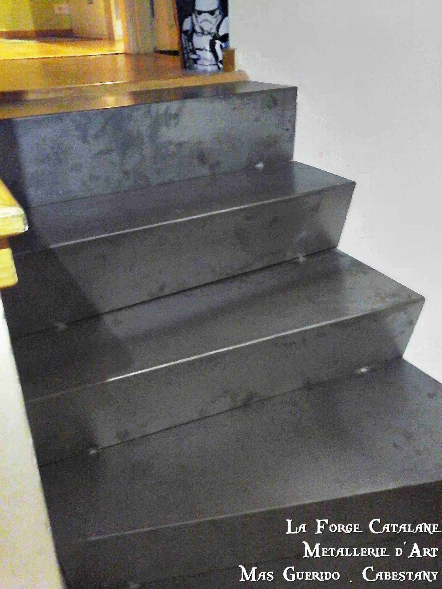 habillage escalier en tole fer forge catalane cabestany (2).jpg